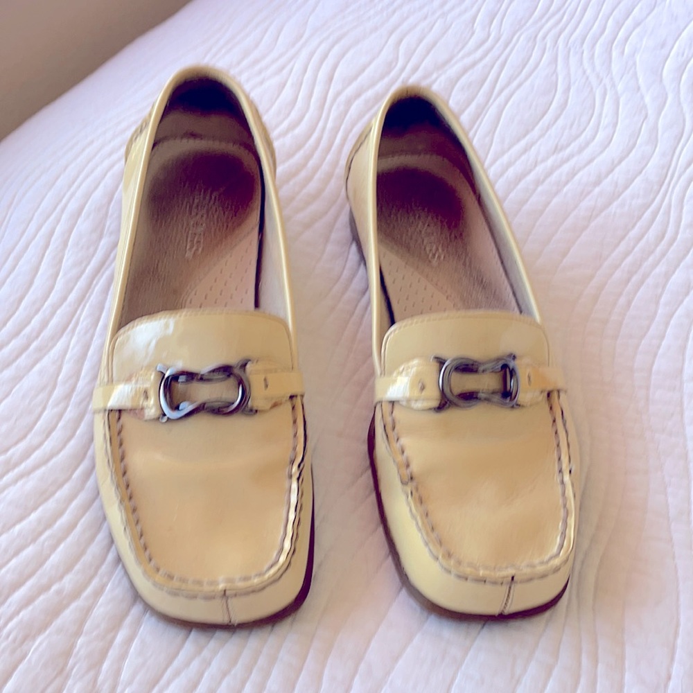 Aerosoles Patent Leather Loafer size 8